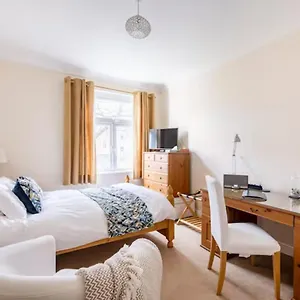 With Private Bath In Pontcanna Homestay Cardiff